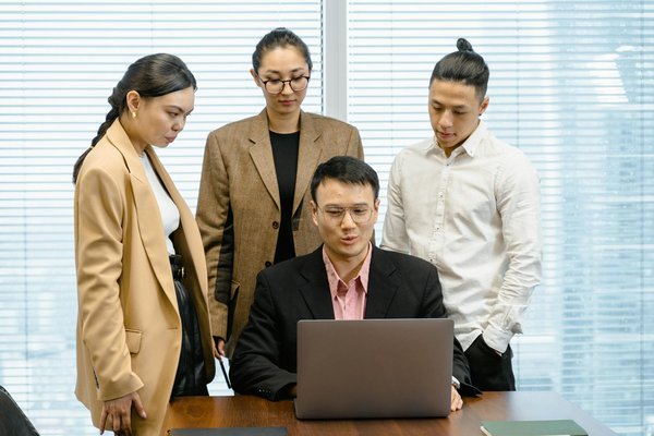 Cabaret Dîner-Spectacle : Une Expérience Éternelle de Divertissement et d'Émerveillement